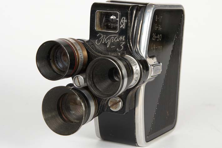 Кинокамера делает 32 снимка за 2. Кинокамера 8 мм СССР. Кинокамера Зенит 58. Кинокамера Crown-8.